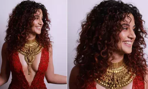 Taapsee Pannu ने रेड रिवीलिंग आउटफिट पहन गिराई बिजली, एक्ट्रेस की हॉटनेस ने बढ़ाया सोशल मीडिया का पारा Taapsee Pannu ने रेड रिवीलिंग आउटफिट पहन गिराई बिजली, एक्ट्रेस की हॉटनेस ने बढ़ाया सोशल मीडिया का पारा
