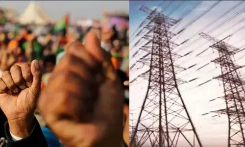 Electricity Strike in UP: यूपी में बिजली कर्मियों की हड़ताल खत्म, किसी की नहीं जाएगी नौकरी, मुकदमें भी होंगे वापस Electricity Strike in UP: यूपी में बिजली कर्मियों की हड़ताल खत्म, किसी की नहीं जाएगी नौकरी, मुकदमें भी होंगे वापस