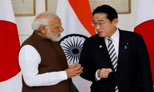 दो दिन की यात्रा पर भारत पहुंचे जापान के PM फुमियो किशिदा, एयरपोर्ट पर हुआ शानदार स्वागत दो दिन की यात्रा पर भारत पहुंचे जापान के PM फुमियो किशिदा, एयरपोर्ट पर हुआ शानदार स्वागत