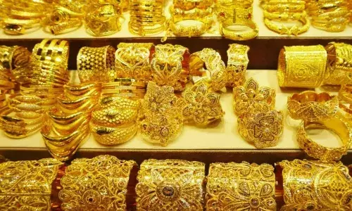 Aaj Ka Sone Ka Bhav: सोना ग्राहकों की जागी किस्मत, 10 ग्राम की कीमत सुन बाजार में मची लूट Aaj Ka Sone Ka Bhav: सोना ग्राहकों की जागी किस्मत, 10 ग्राम की कीमत सुन बाजार में मची लूट