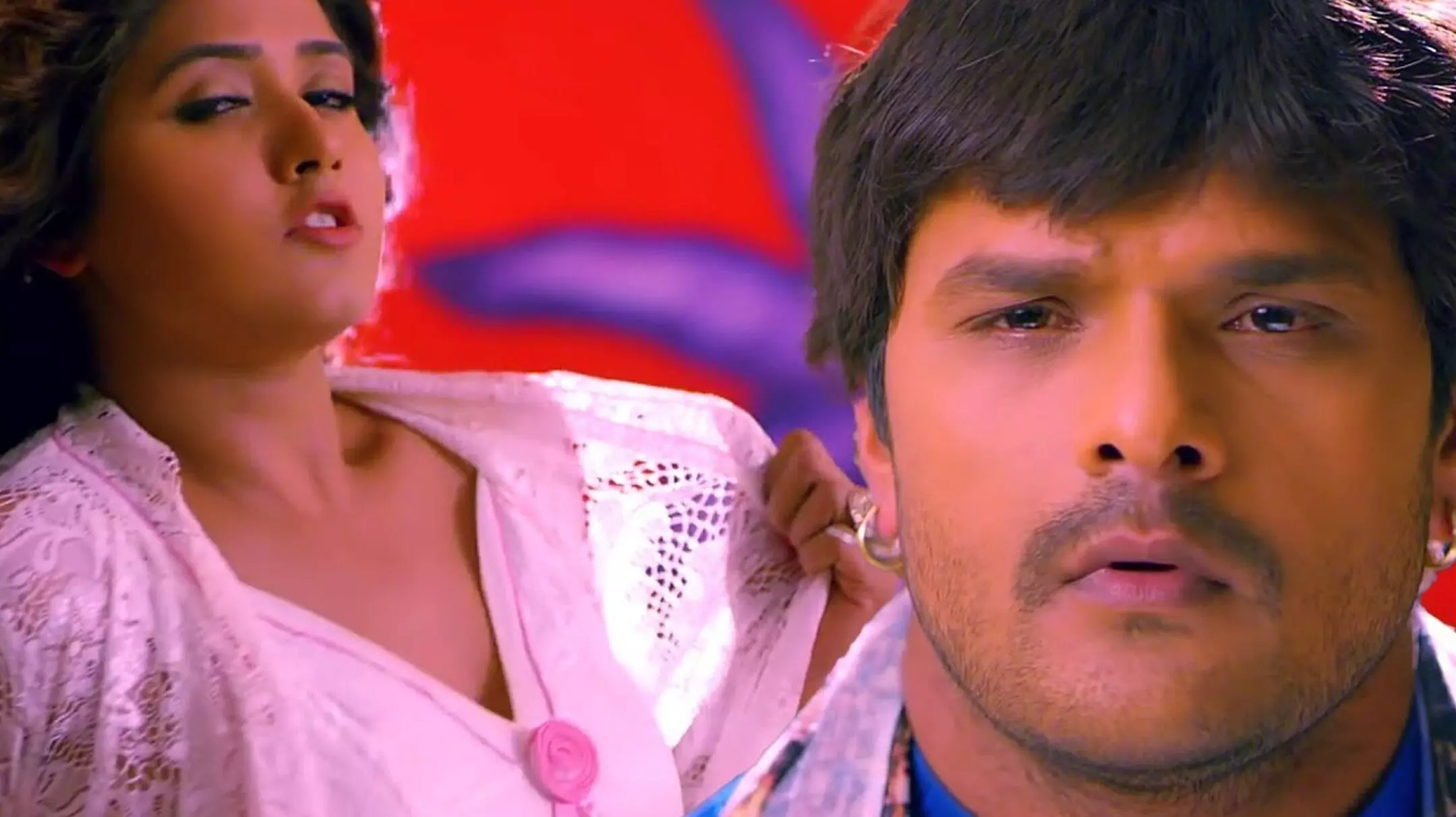 रात के 1 बजे लालटेन जलाकर एक दूसरे के करीब आते दिखें Kajal Raghwani और Khesari Lal, मचा बवाल रात के 1 बजे लालटेन जलाकर एक दूसरे के करीब आते दिखें Kajal Raghwani और Khesari Lal, मचा बवाल
