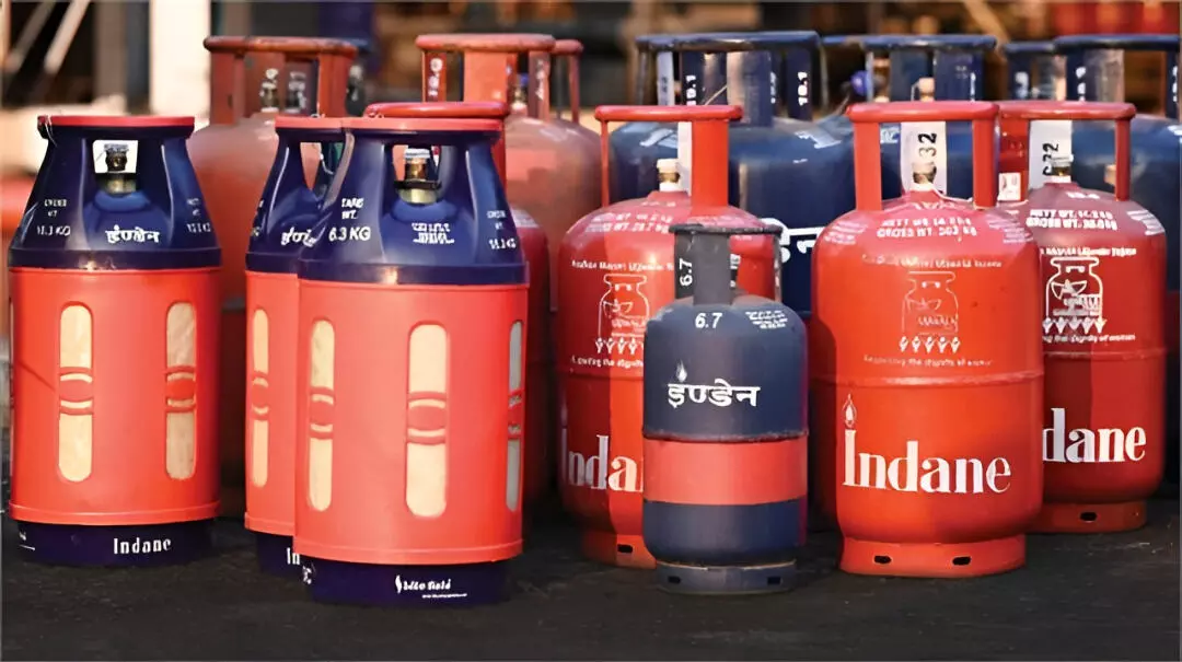 LPG PNG Update: 19 दिन में बिके 13 लाख छोटे गैस सिलेंडर, PNG कनेक्शन की डिमांड में भी आया भारी उछाल LPG PNG Update: 19 दिन में बिके 13 लाख छोटे गैस सिलेंडर, PNG कनेक्शन की डिमांड में भी आया भारी उछाल