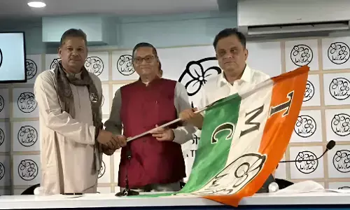 बंगाल चुनाव से पहले BJP को लगा तगड़ा झटका, नेताजी के परपोते चंद्र कुमार बोस ने थामा TMC का दामन