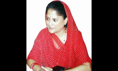 मध्यप्रदेश: भाजपा की महिला नेत्री की हुई भरी सभा में किरकिरी, पूछा भाजपा का चुनाव चिन्ह क्या है? महिला बोली पंजा मध्यप्रदेश: भाजपा की महिला नेत्री की हुई भरी सभा में किरकिरी, पूछा भाजपा का चुनाव चिन्ह क्या है? महिला बोली पंजा