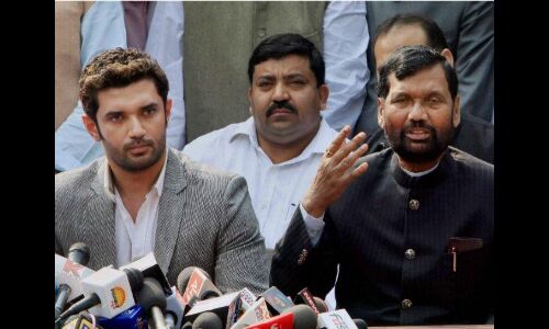 भाजपा विरोधी लहर देख पासवान को मुसलमानों की आई याद, कहा- बीजेपी को मुस्लिम विरोधी छवि से उबरना होगा भाजपा विरोधी लहर देख पासवान को मुसलमानों की आई याद, कहा- बीजेपी को मुस्लिम विरोधी छवि से उबरना होगा
