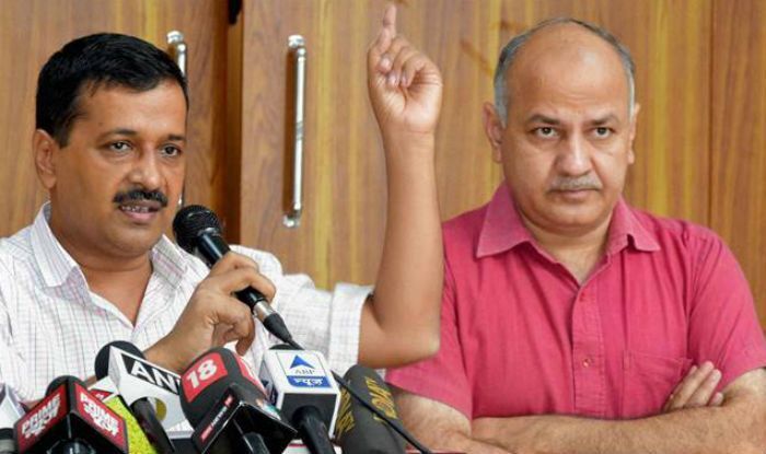 दिल्ली विवाद: आदेश ना मानने वाले अफसरों पर कार्रवाई की तैयारी में केजरीवाल सरकार