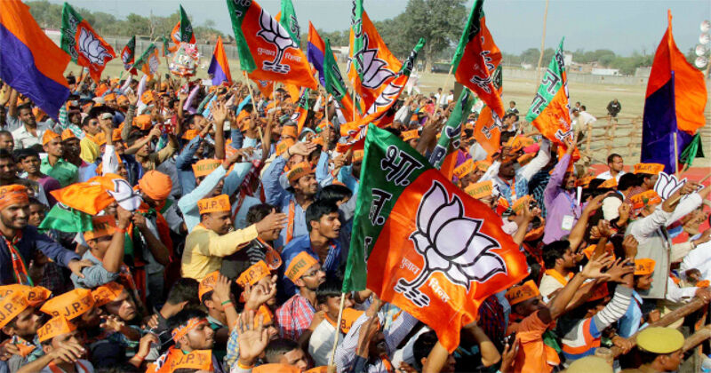 उत्तर प्रदेश: योगी राज भ्रष्टाचार के खिलाफ थाने के बाहर धरने पर बैठा बीजेपी विधायक, कहा- रिश्वत के बिना नहीं होता कोई काम उत्तर प्रदेश: योगी राज भ्रष्टाचार के खिलाफ थाने के बाहर धरने पर बैठा बीजेपी विधायक, कहा- रिश्वत के बिना नहीं होता कोई काम