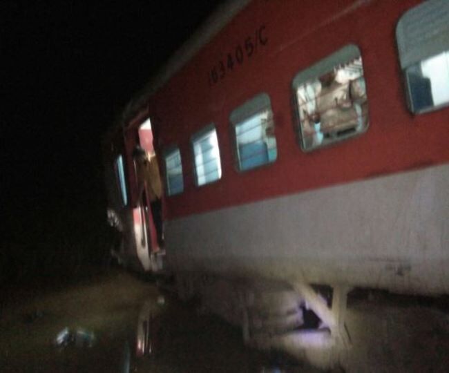 उत्तर प्रदेश: 4 दिन में दूसरा भयानक रेल हादसा, कैफियात एक्सप्रेस पटरी से उतरी, 74 घायल उत्तर प्रदेश: 4 दिन में दूसरा भयानक रेल हादसा, कैफियात एक्सप्रेस पटरी से उतरी, 74 घायल
