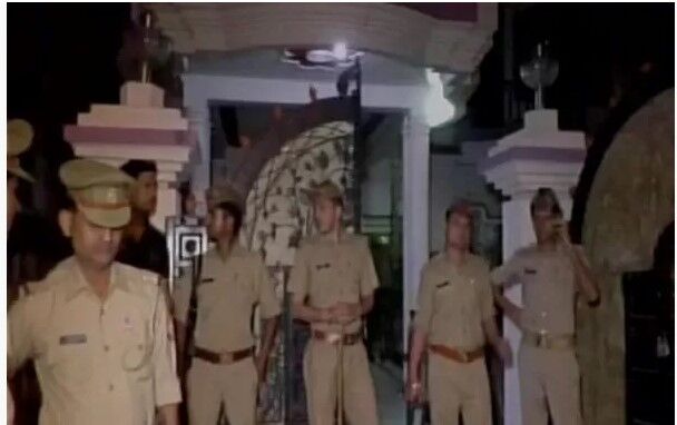 योगीराज: ट्रिपल मर्डर से फिर थर्राया उत्तर प्रदेश, सीतापुर में अपराधियों का तांडव: देखें विडियो योगीराज: ट्रिपल मर्डर से फिर थर्राया उत्तर प्रदेश, सीतापुर में अपराधियों का तांडव: देखें विडियो