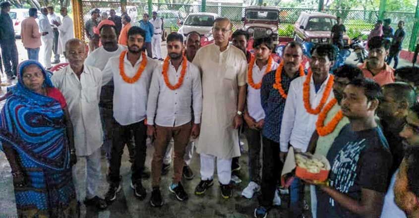 पूर्व नौकरशाहों ने की जयंत सिन्हा को बर्खास्त करने की मांग