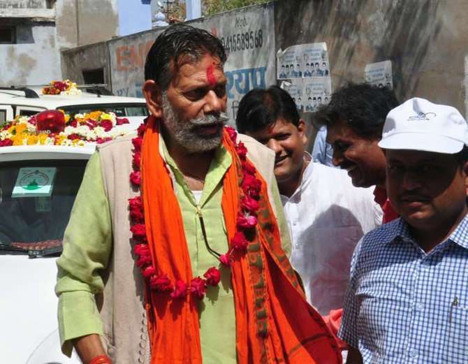 योगीराज: सत्ता के नशे में योगी के मंत्री कहा- मैंने शिक्षामित्रों का ठेका नहीं लिया, मत करो बहस!