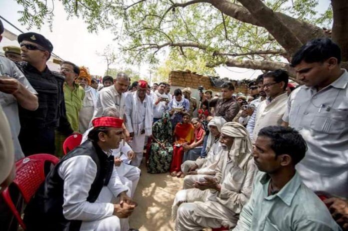 सपा मुखिया अखिलेश यादव का योगी पर ज़बरदस्त हमला, कहा- योगी राज में किसान आत्महत्या करने को हो रहे है मजबूर