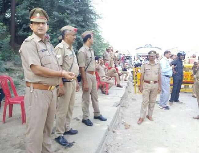 अभी-अभी: सपा अध्यक्ष अखिलेश यादव को कानपुर में हिरासत में लेने की है तैयारी अभी-अभी: सपा अध्यक्ष अखिलेश यादव को कानपुर में हिरासत में लेने की है तैयारी