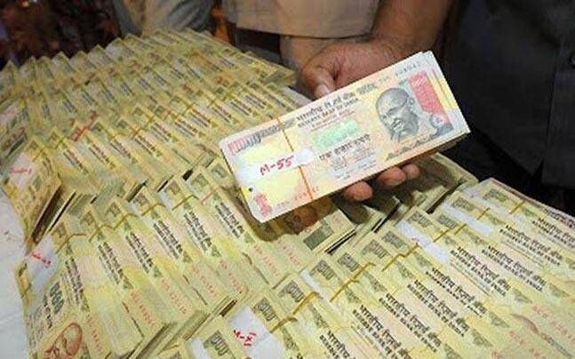लखनऊ: व्यापारी के घर रेड, 1 करोड़ की पुरानी करेंसी बरामद लखनऊ: व्यापारी के घर रेड, 1 करोड़ की पुरानी करेंसी बरामद