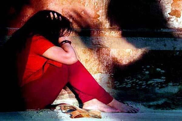 पीएम मोदी के संसदीय क्षेत्र में बदमाशों के हौसले बुलंद , 13 वर्षीय नाबालिग का किया गैंगरेप पीएम मोदी के संसदीय क्षेत्र में बदमाशों के हौसले बुलंद , 13 वर्षीय नाबालिग का किया गैंगरेप