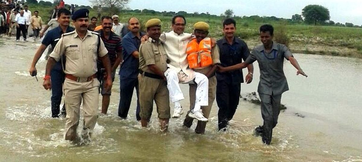 बड़ी खबर: शिव राज में गुंडों का तांडव, दलित किसान को जिंदा जला कर मार ड़ाला