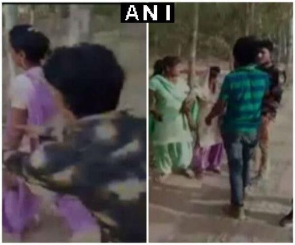 रामपुर में दिल दहलाने वाली वारदात, लड़कियों से सरेआम छेड़छाड़: देखें वीडियो रामपुर में दिल दहलाने वाली वारदात, लड़कियों से सरेआम छेड़छाड़: देखें वीडियो
