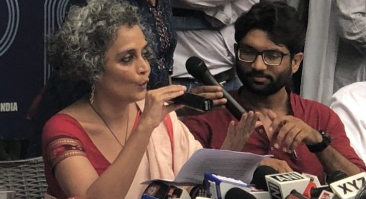 हे ईश्वर ! मुझे मेरा देश लौटा दो – अरुंधति रॉय हे ईश्वर ! मुझे मेरा देश लौटा दो – अरुंधति रॉय