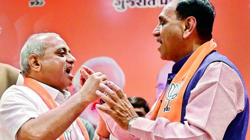 मोदी के गढ़ में विजय रुपाणी और नितिन पटेल के बीच घमासान की खबर, पढ़िए शीतयुद्ध की इनसाइड स्टोरी ?