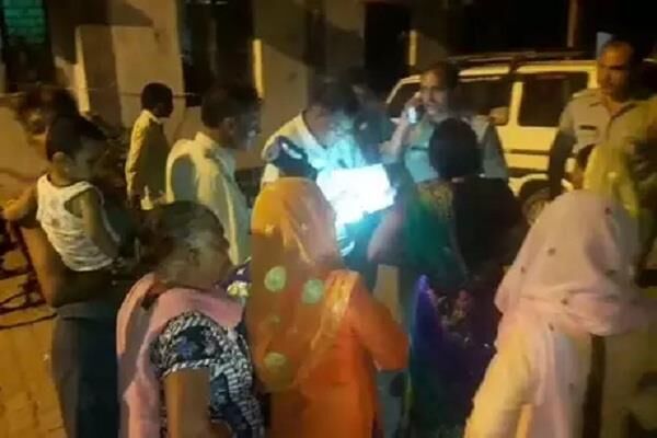 उत्तर प्रदेश: रक्षाबंधन पर DJ बजाने को लेकर आपस में भिड़े दो पक्ष, 12 घायल उत्तर प्रदेश: रक्षाबंधन पर DJ बजाने को लेकर आपस में भिड़े दो पक्ष, 12 घायल