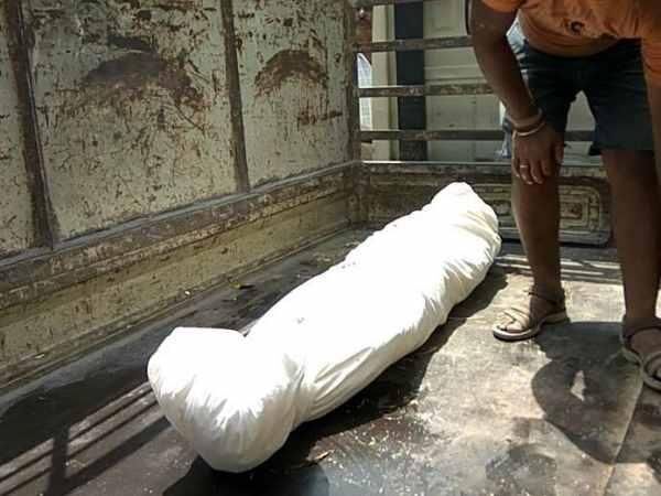 उत्तर प्रदेश: 13 दिन बाद कब्र से निकाली गई लाश, जानिए क्या है मामला उत्तर प्रदेश: 13 दिन बाद कब्र से निकाली गई लाश, जानिए क्या है मामला
