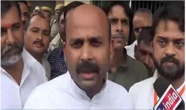 भाजपा सांसद की बेशर्मी, छेड़छाड़ की घटना को बताया मामूली-कहा यूपी में ये सब होता रहता हैं भाजपा सांसद की बेशर्मी, छेड़छाड़ की घटना को बताया मामूली-कहा यूपी में ये सब होता रहता हैं