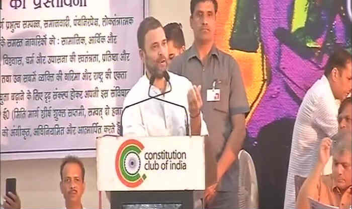 शरद यादव के मंच से राहुल का मोदी पर तीखा हमला- जहां भी जाते हैं, झूठ बोल जाते हैं पीएम