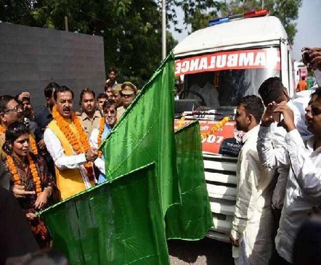 योगी राज : प्रदेश में गाय के लिए एंबुलेंस सेवा शुरू