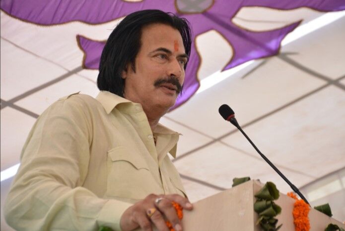 आसमान छूती मंहगाई पर भाजपा के मंत्री जनता का उड़ाया मज़ाक, कहा- जनता को खपत कम कर देनी चहिए आसमान छूती मंहगाई पर भाजपा के मंत्री जनता का उड़ाया मज़ाक, कहा- जनता को खपत कम कर देनी चहिए