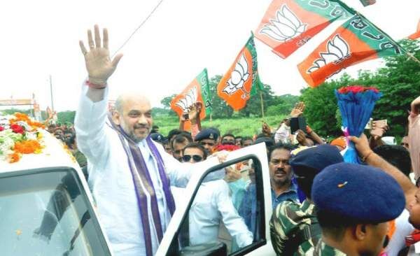 गाय को कुचल कर आगे बढ़ गया अमित शाह का काफ़िला: जानिए कहाँ का है मामला गाय को कुचल कर आगे बढ़ गया अमित शाह का काफ़िला: जानिए कहाँ का है मामला