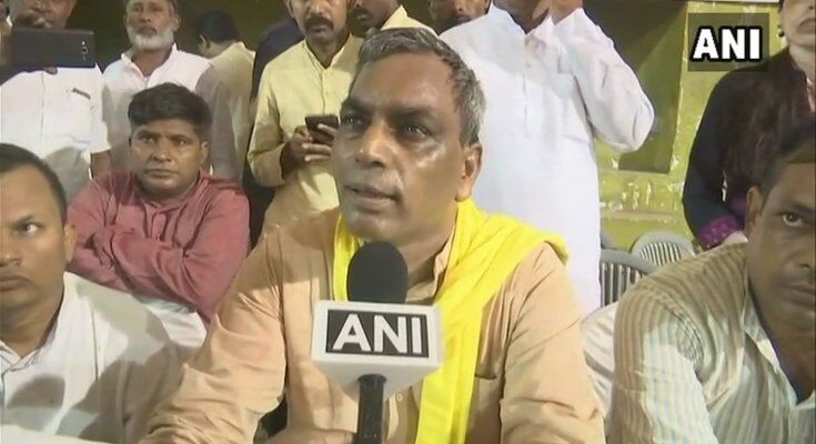 योगी के मंत्री का योगी पर हमला, कहा- स्टेशन का नाम बदलने से ट्रेन टाइम पर चलना शुरू नहीं हो जाएँगी योगी के मंत्री का योगी पर हमला, कहा- स्टेशन का नाम बदलने से ट्रेन टाइम पर चलना शुरू नहीं हो जाएँगी