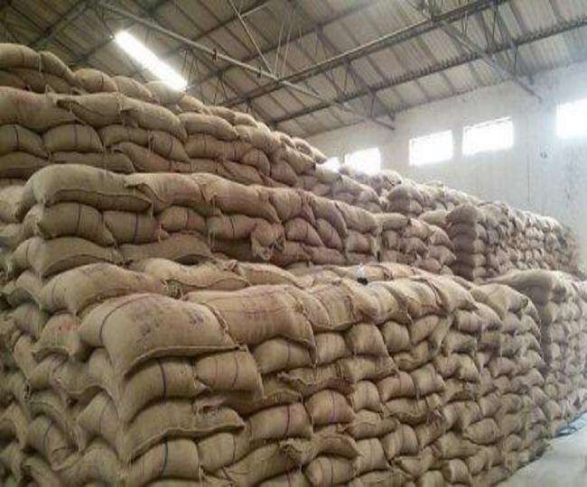 जमाखोरों पर योगी सरकार की सख्ती  बहराइच के गोदाम से 6,111 क्विंटल चावल सीज