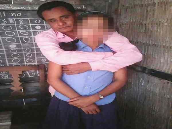 इस टीचर की गंदी हरकत को देख, आप हरामखोर को याद करने लगेंगे!