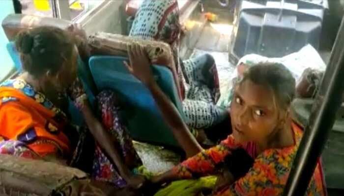 महोबा : सरकारी रोडवेज बस में महिला ने बच्चा जन्मा, सरकारी स्वास्थ्य दावों की खुली पोल महोबा : सरकारी रोडवेज बस में महिला ने बच्चा जन्मा, सरकारी स्वास्थ्य दावों की खुली पोल
