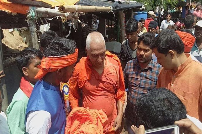 मुसलमानों को निशाना बनाने के साथ अब सहनशील हिंदुत्व को टारगेट कर रहा है भगवा टोला! मुसलमानों को निशाना बनाने के साथ अब सहनशील हिंदुत्व को टारगेट कर रहा है भगवा टोला!