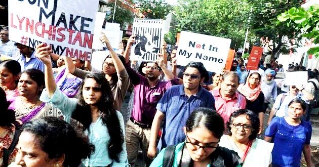 गोरक्षा के नाम पर हत्या के खिलाफ मुंबई की सड़कों पर उतरा जनसैलाब