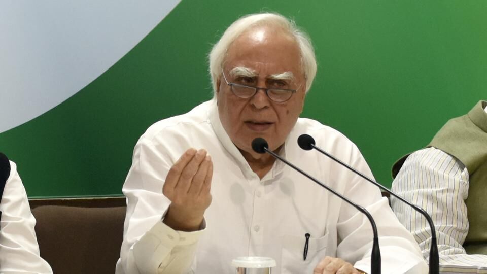 कपिल सिब्बल ने पूछा, मोदी मन की बात में लिंचिंग के खिलाफ बात क्यों नहीं करते? कपिल सिब्बल ने पूछा, मोदी मन की बात में लिंचिंग के खिलाफ बात क्यों नहीं करते?