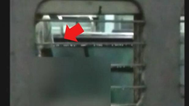 OMG: ट्रेन के अंदर लड़की को देख की गंदी हरकत: जानिए फिर क्या हुआ OMG: ट्रेन के अंदर लड़की को देख की गंदी हरकत: जानिए फिर क्या हुआ