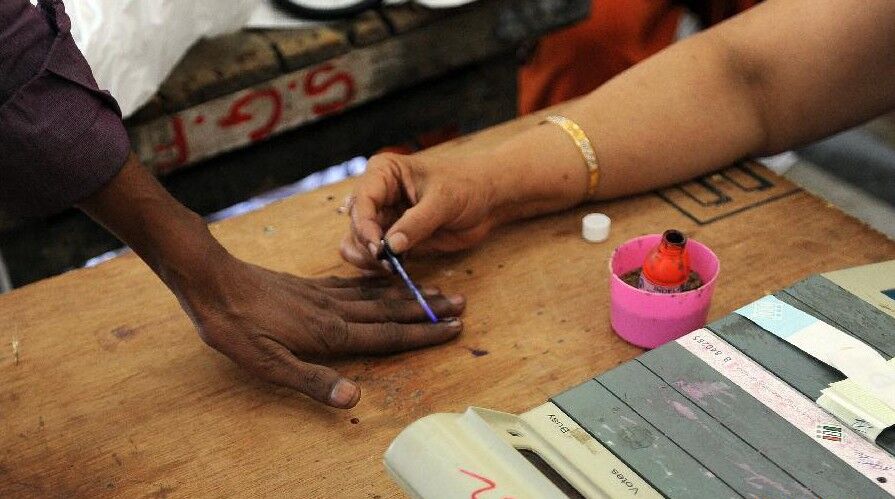 उपचुनाव: 9 राज्यों में 10 विधानसभा और एक लोकसभा सीट के लिए वोटिंग जारी