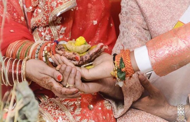 योगी का फरमान: प्रदेश में मुस्लिमों सहित सभी को कराना होगा शादी का रजिस्ट्रेशन! योगी का फरमान: प्रदेश में मुस्लिमों सहित सभी को कराना होगा शादी का रजिस्ट्रेशन!