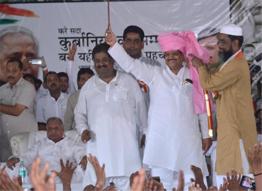 शिवपाल के भड़काने पर भी नहीं भड़के मुलायम, अखिलेश के खिलाफ कुछ नहीं बोले! शिवपाल के भड़काने पर भी नहीं भड़के मुलायम, अखिलेश के खिलाफ कुछ नहीं बोले!