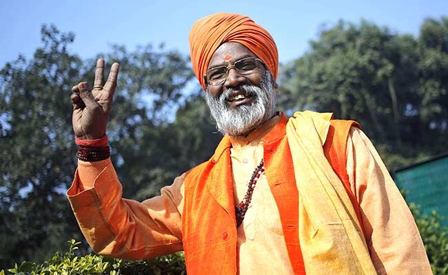 साक्षी महाराज ने दिया फिर विवादित बयान, कहा - देश को मुसलमानों से नहीं ईसाइयों से है खतरा साक्षी महाराज ने दिया फिर विवादित बयान, कहा - देश को मुसलमानों से नहीं ईसाइयों से है खतरा