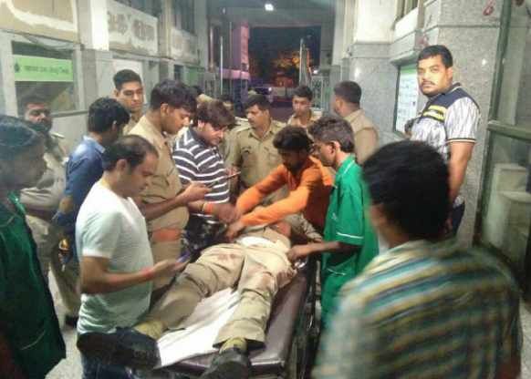 योगीराज: जब पुलिस ही है असुरक्षित तो जनता राम भरोसे, सिपाही की गोली मार कर हत्या! जानिए कहाँ का है मामला योगीराज: जब पुलिस ही है असुरक्षित तो जनता राम भरोसे, सिपाही की गोली मार कर हत्या! जानिए कहाँ का है मामला