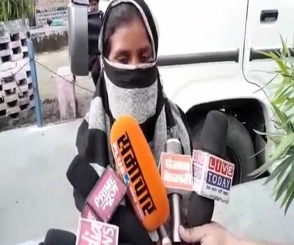 योगीराज: संभल में नशे में धुत्त पिता ने बेटी का किया रेप, बेटी ने दी ऐसी सजा कि कांप जाएगी रूह योगीराज: संभल में नशे में धुत्त पिता ने बेटी का किया रेप, बेटी ने दी ऐसी सजा कि कांप जाएगी रूह