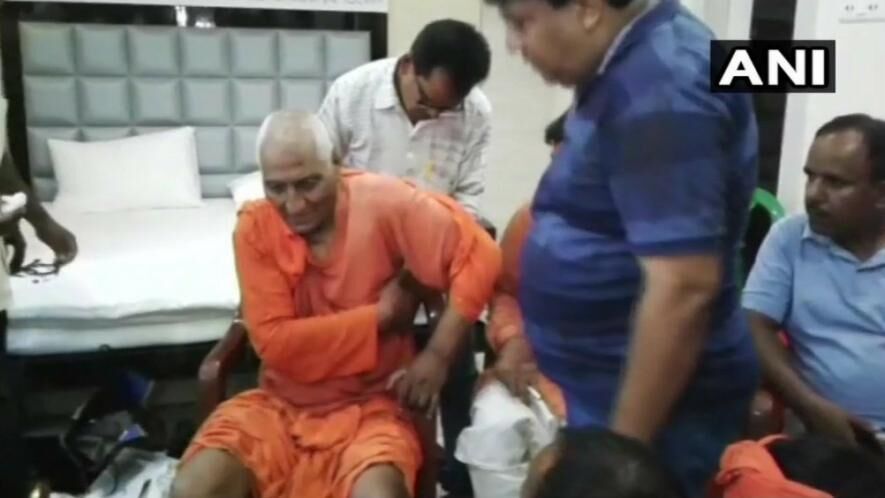 झारखंड: बीजेपी युवा मोर्चा के कार्यकर्ताओं ने स्वामी अग्निवेश को पीटा, कपड़े फाड़े