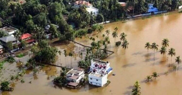 केरल: बारिश और बाढ़ से भीषण तबाही, अब तक 29 की मौत, सेना और नौसेना की टीमें राहत-बचाव के काम में जुटीं