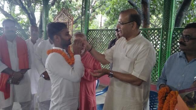 न्यू इंडिया: अलीमुद्दीन के हत्यारों को माला पहनाने पर घिरे जयंत सिन्हा, सफाई में कहा- HC ने उनकी सजा को निलंबित कर दिया है