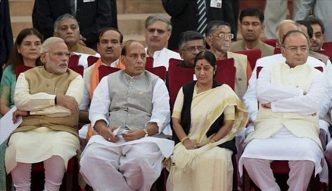 मोदी सरकार में नाकाम कई मंत्रियों की होगी छुट्टी, अगस्त में होगा कैबिनेट में बड़ा फेरबदल