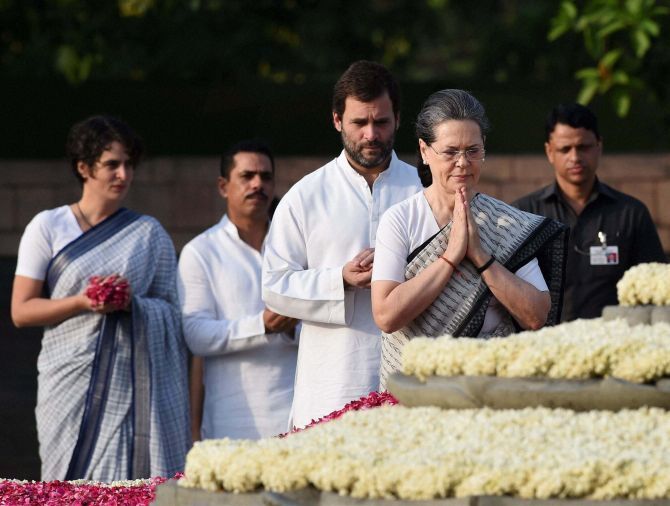 पूर्व PM राजीव गांधी की 27वीं पुण्यतिथि पर भावुक हुए पुत्र राहुल गांधी, कांग्रेस नेताओं ने दी श्रद्धांजलि