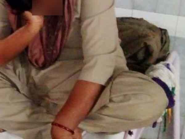 योगी राज: यूपी पुलिस की महिला सिपाही का 8 साल से रेप, वॉशरूम में नहाते समय खींची थी अश्लील फोटो